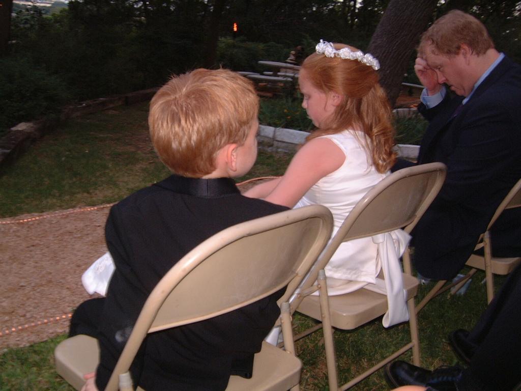 2003/10(Oct)/03(Urbik-Wedding)/1024x768_2003-10-05 18-19-22.JPG